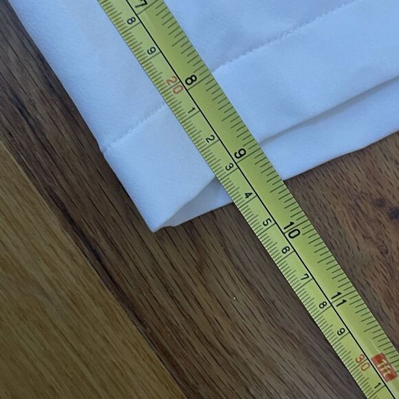 GREG NORMAN Pull On Golf Shorts Size Large White NEW Elastic Waist Active Sport - Picture 9 of 9